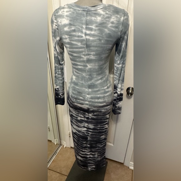 YOUNG FABULOUS & BROKE Bennet Long Sleeve Blue Ombre Tie Dye Maxi Dress - Picture 4 of 6